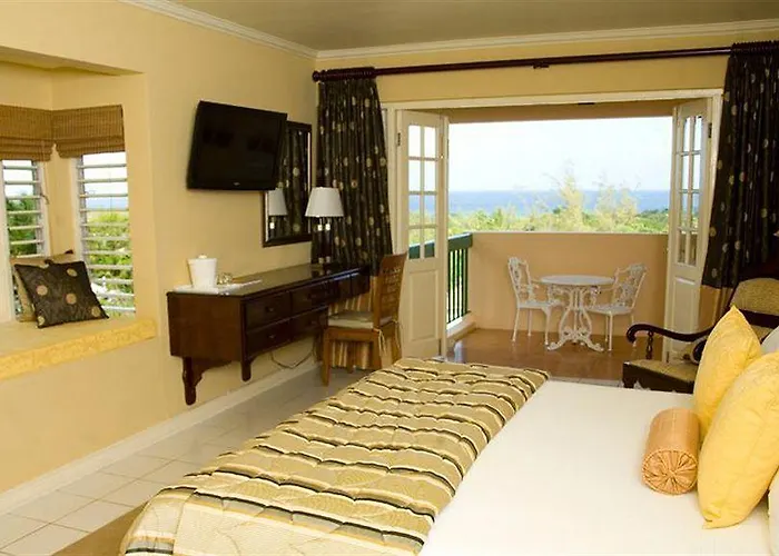 Cardiff And 4* Runaway Bay